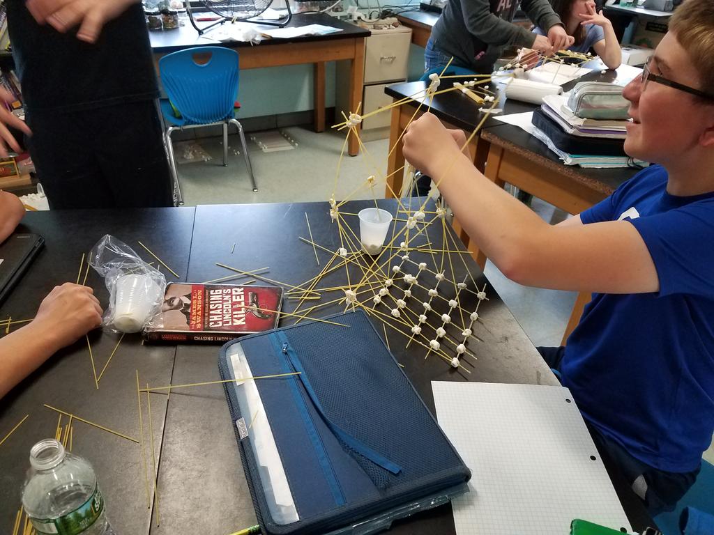 MrsDSciExplrr's tweet photo. Testing the engineering marvels that the students created.  #teachercreatedearthquake! #scirocks https://t.co/DxIu0dmSns