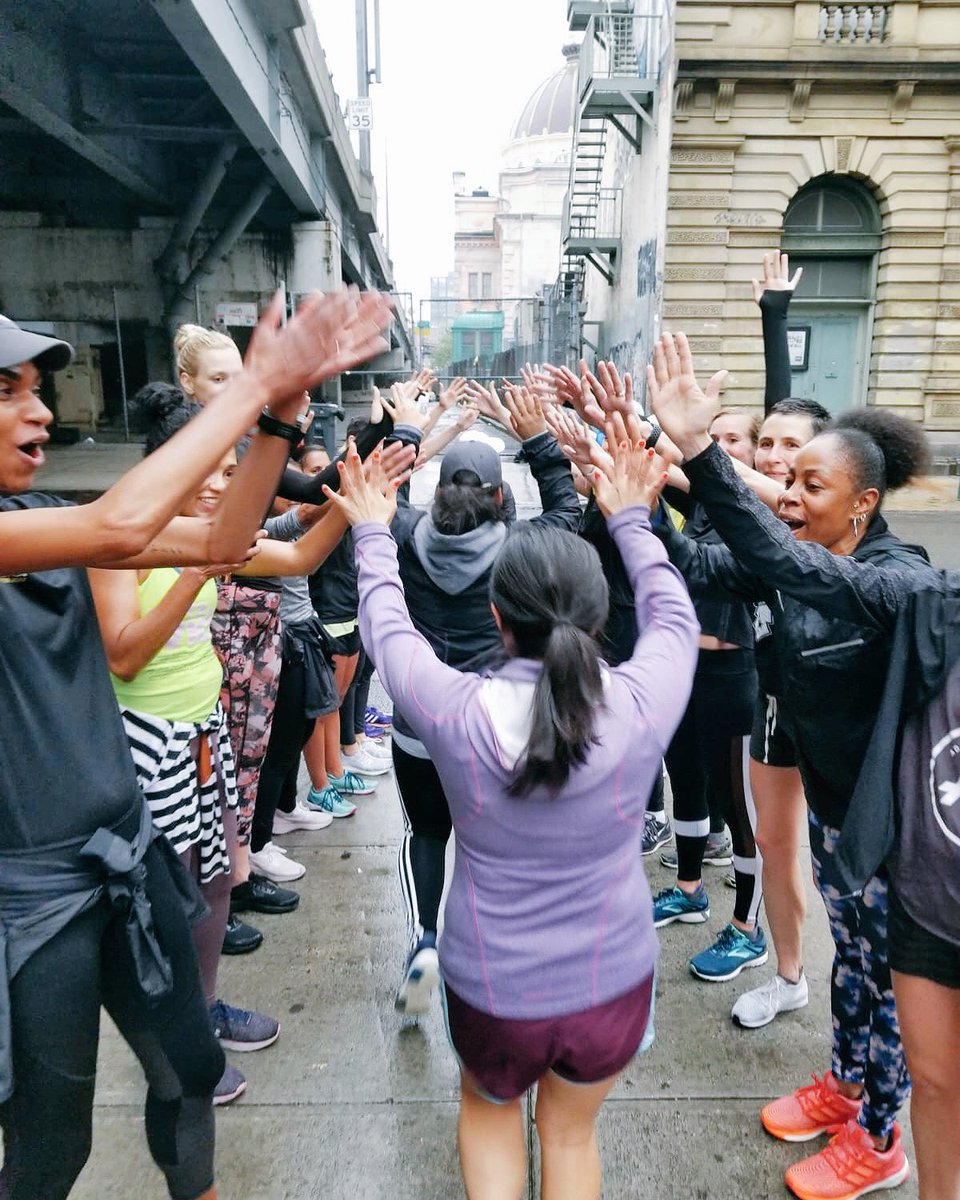 ellie_windham's tweet photo. When women support each other, incredible things happen. 📸 | @jessiezapo
@girlsRUNnyc #runwithellie
#tuesdaytransformation https://t.co/CMjOdlmpJV