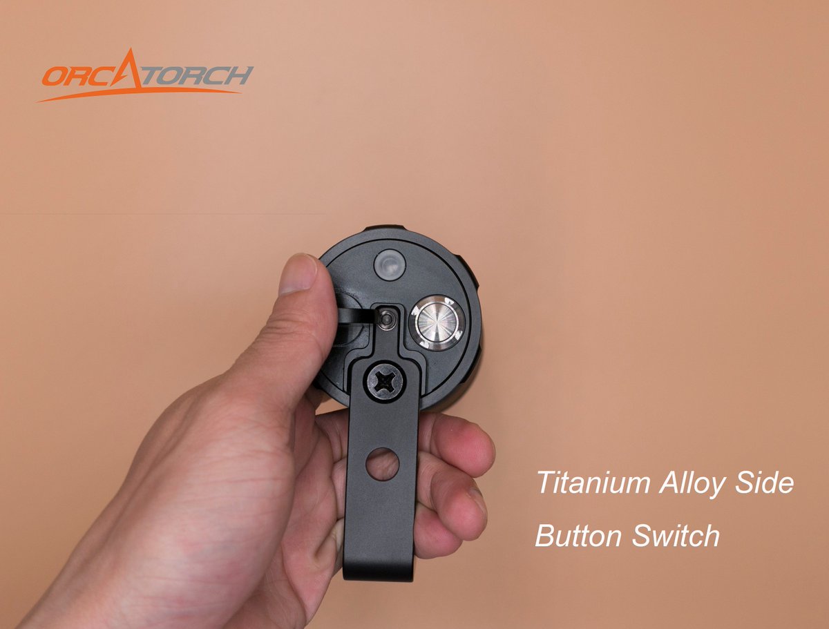 OrcaTorch D860 is a high performance dive light with direct charging function. Powered by three Cree LEDs, it can reach max 4200 lumens.

For more info, pls visit bit.ly/2GE3At8