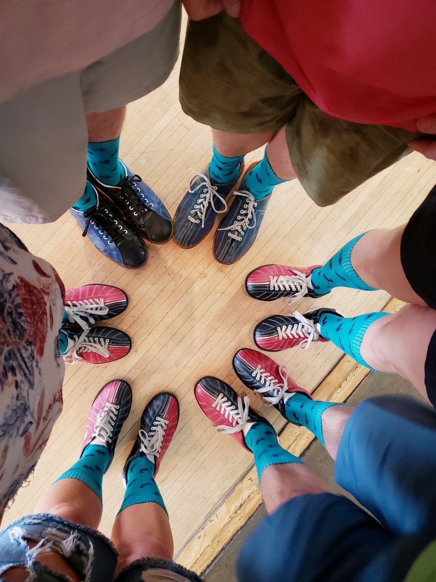 TDay97's tweet photo. #NashVegas #makingmemoriesinnashville #checkoutourbowlingsocks #yesididbeatnathanatbowling #ihavethepicturetoproveit https://t.co/ta0PMpRddn