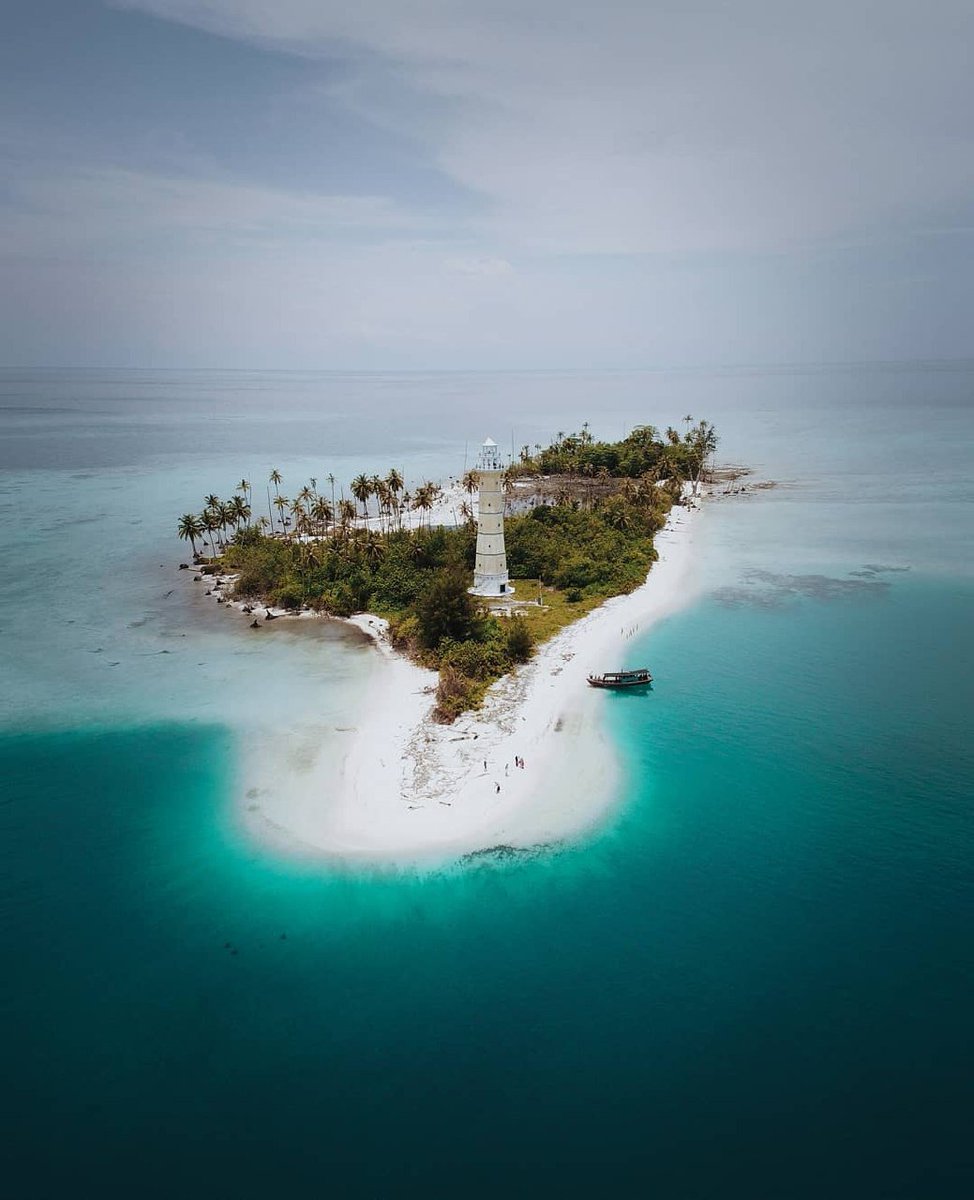 beautinesia's tweet photo. An amazing view of Banyak Island, Aceh, Indonesia
Photo by: IG @aroyhandhasibuan https://t.co/9PguL21ckB