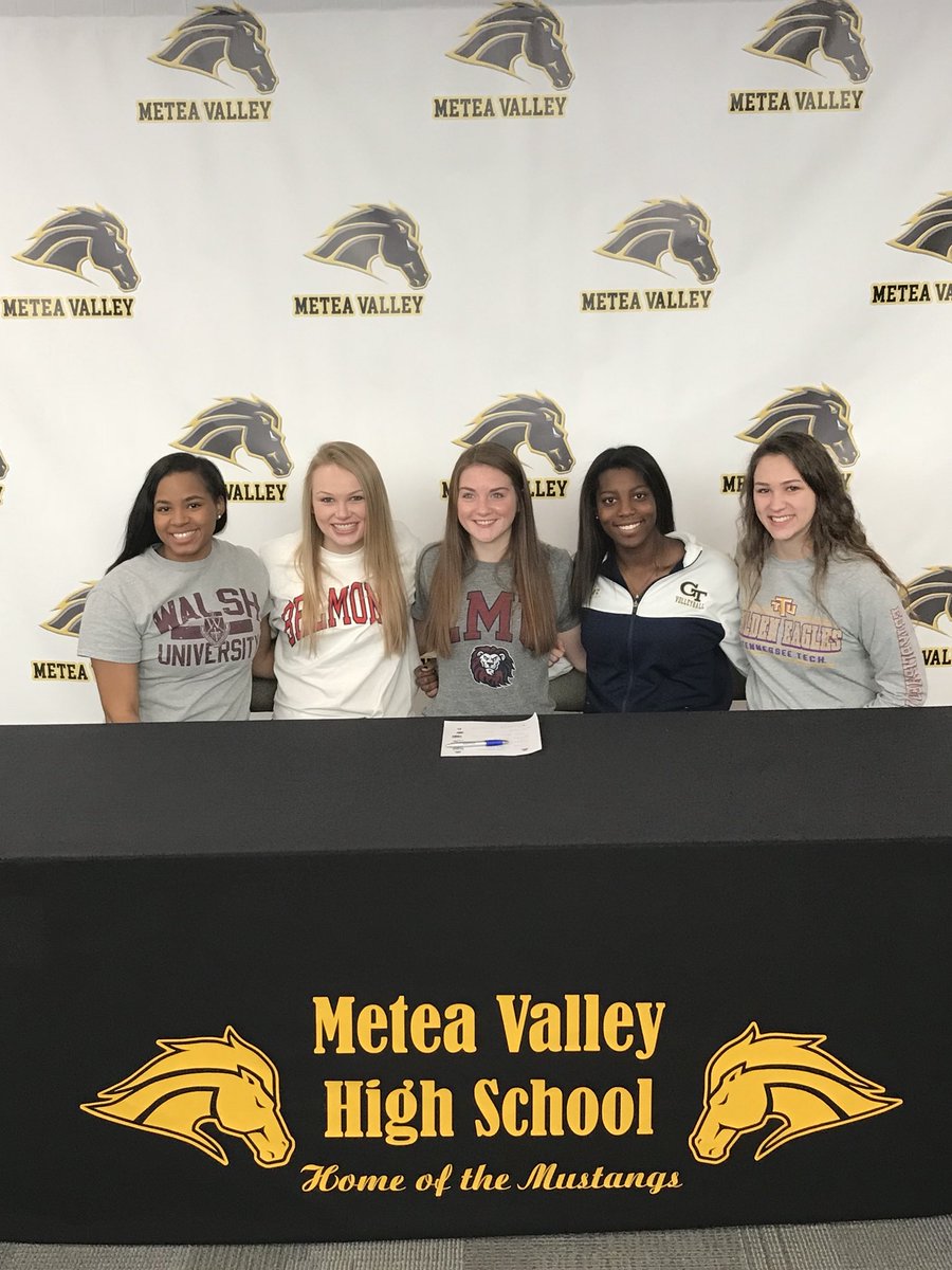 meteagirlsvb's tweet image. As our seniors walk out the door today, What a great year it has been. 6 girls will go on and live their dream of playing in college, Conference champions, female AOTY and playing for a chance at a regional title for the 3rd time in 9 years. #proudcoach #lovethisprogram