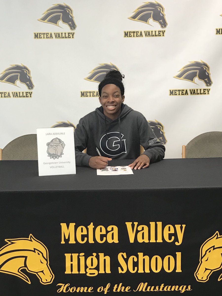 meteagirlsvb's tweet image. As our seniors walk out the door today, What a great year it has been. 6 girls will go on and live their dream of playing in college, Conference champions, female AOTY and playing for a chance at a regional title for the 3rd time in 9 years. #proudcoach #lovethisprogram