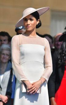WeddingSociete's tweet photo. We are just loving this girls style!
#MeghanMarkle #MeghanMarkledress #royals #style #FashionWatch #fashionista #DuchessMeghan https://t.co/fE3mQkn7hn