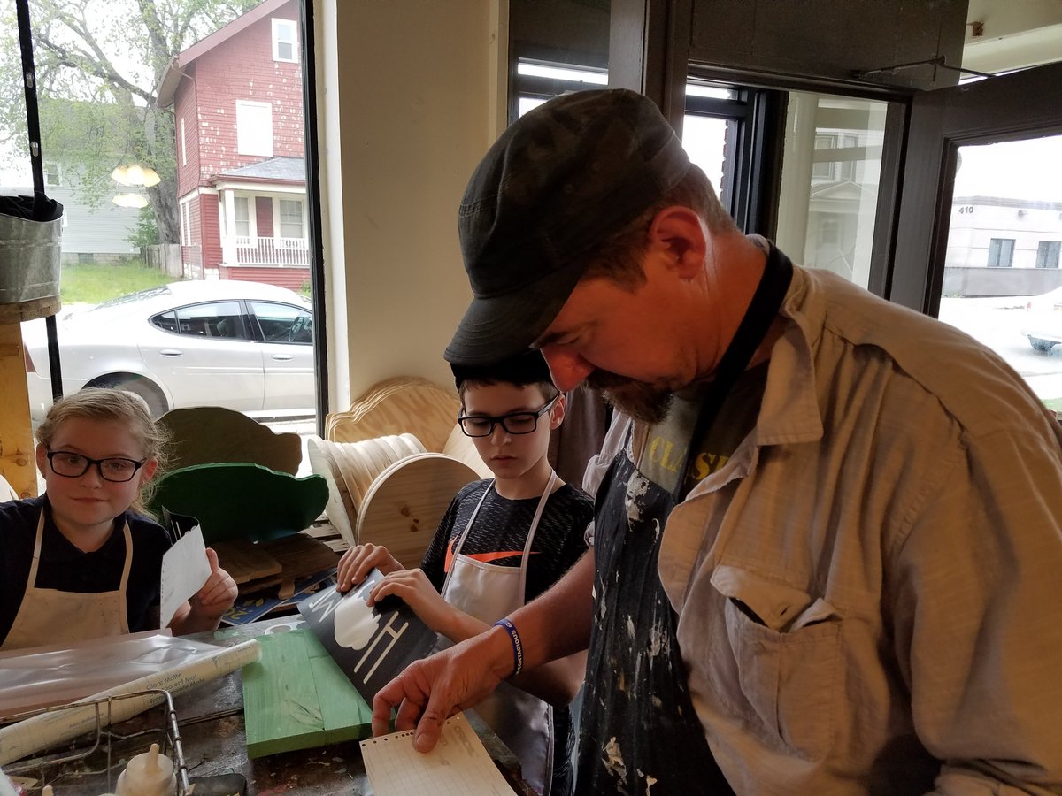 VCAssociation's tweet image. Thanks @bflocollective1 for a fun family field trip! Our Striving For Excellence families had a great time and everyone's homemade signs turned out great!