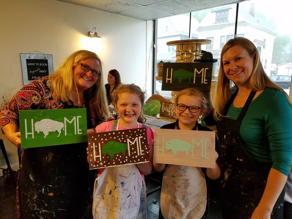VCAssociation's tweet image. Thanks @bflocollective1 for a fun family field trip! Our Striving For Excellence families had a great time and everyone's homemade signs turned out great!