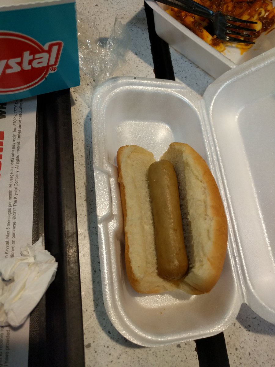 pmuncy13's tweet photo. Come on @Krystal, that's not a hot dog. It's a dead dog dick in a bun. I've never seen a hot dog so sad and grey @Lilred14B https://t.co/tTzJKWbVax