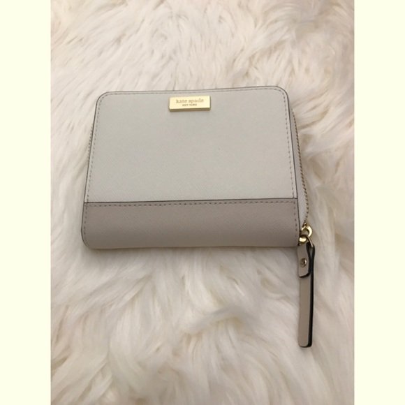 PhoenixJolie's tweet photo. So good I had to share! Check out all the items I'm loving on @Poshmarkapp from @_Michelle_Ann_ #poshmark #fashion #style #shopmycloset #katespade #gamiss #maccosmetics: https://t.co/5nXG6QrssY https://t.co/lpoBUsB0lU