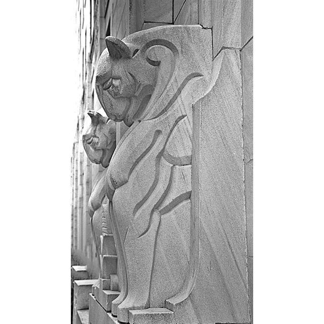 SharpSchuette's tweet photo. Guardians of justice...
.
#columbusvisuals #onlyincbus #igcbus #igerscolumbus #jj_nosquares #theohiocollective #historicarchitecture #city_explore #cityscape #cityview #expcols #verticalwise #artdeco #wpa https://t.co/XrlFVMrg07 https://t.co/Uet6G956tT