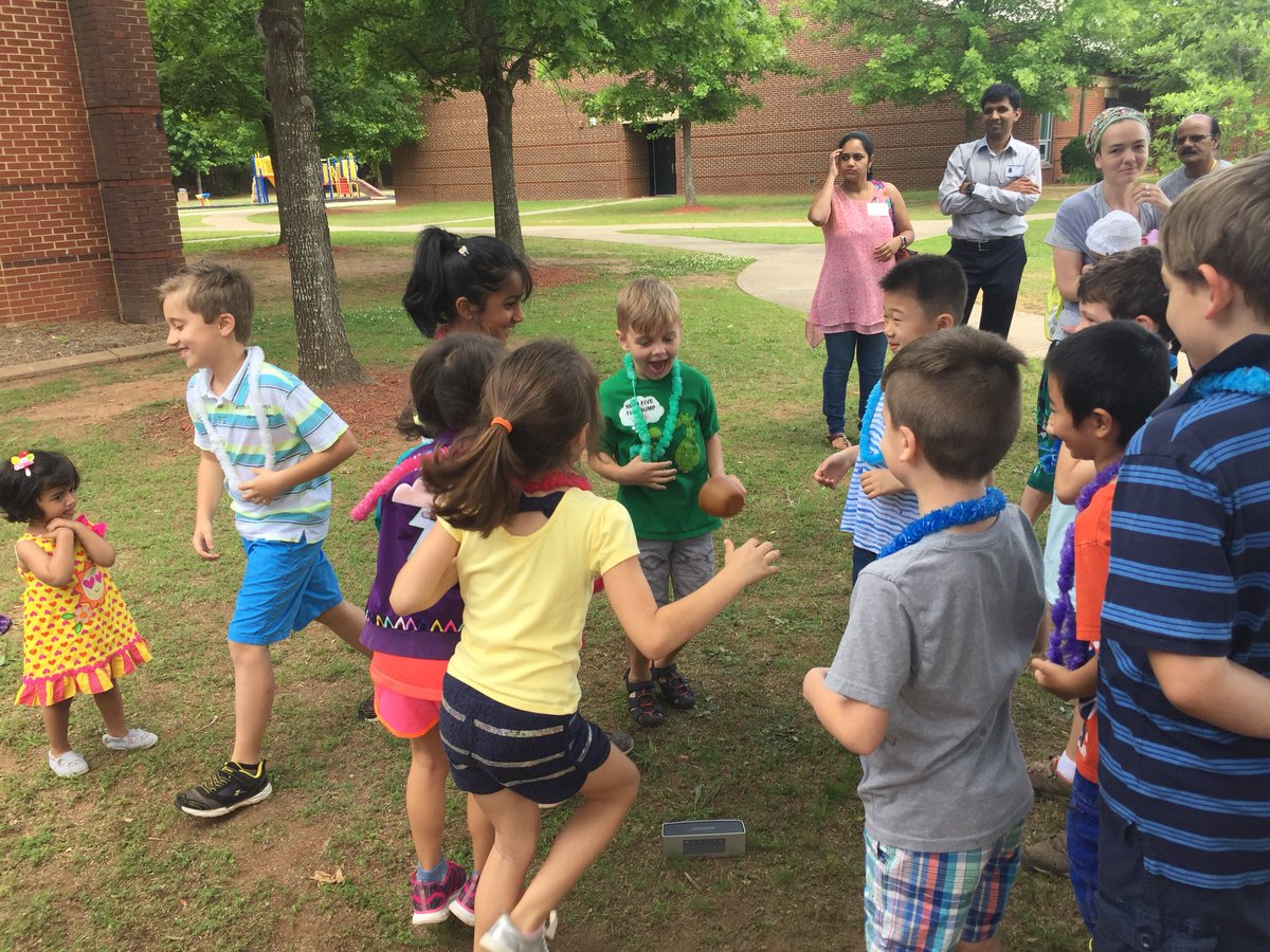 krakerklass's tweet photo. We had a wonderful end of year celebration today. Thank you to all of our parent volunteers that put together our party today! Thank you also to the parents that were able to help us celebrate the end of our fabulous year in first grade! Have a great summer everyone! https://t.co/eN2G8aDA5r