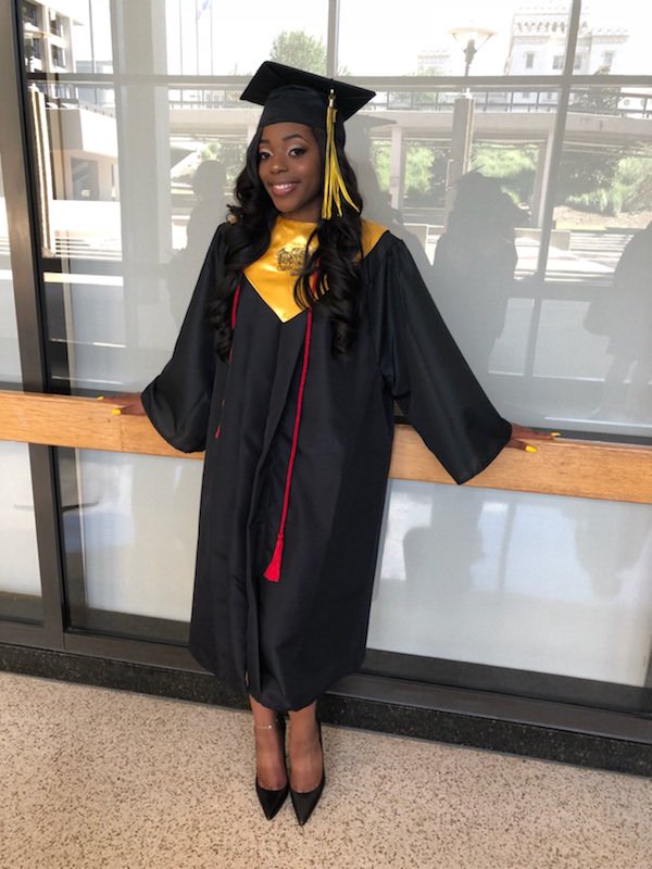 mrochellee's tweet photo. today i graduated from THE Scotlandville Magnet High School! i am extremely proud of myself and i thank everyone who stood by me. i can finally call myself an alumna! next stop is leaving for basic training June 25th! ❤️🎓 #IDIDIT #co18 #alumna #lanationalguard #NationalGuard https://t.co/AGvMxQJwnV
