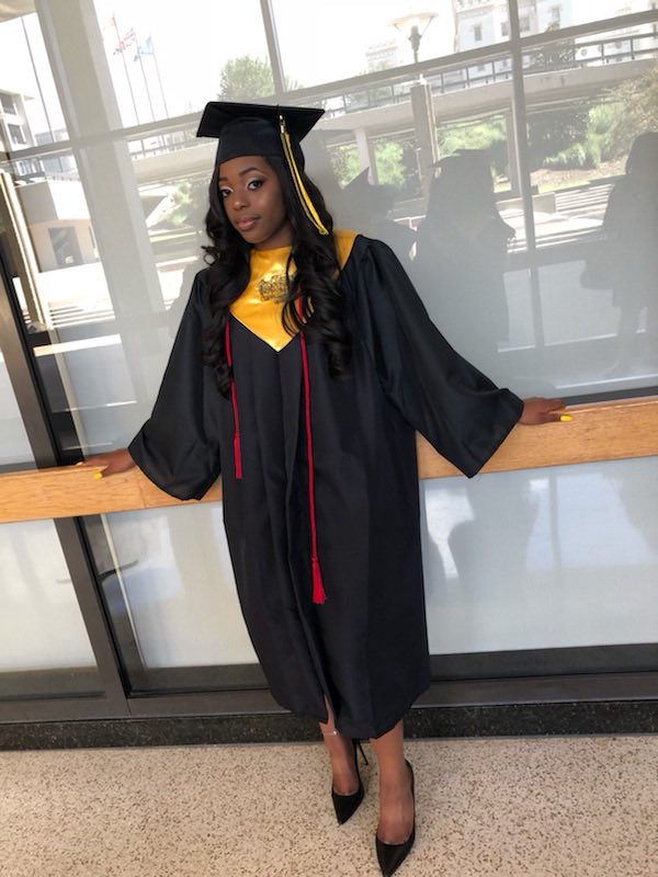 mrochellee's tweet photo. today i graduated from THE Scotlandville Magnet High School! i am extremely proud of myself and i thank everyone who stood by me. i can finally call myself an alumna! next stop is leaving for basic training June 25th! ❤️🎓 #IDIDIT #co18 #alumna #lanationalguard #NationalGuard https://t.co/AGvMxQJwnV