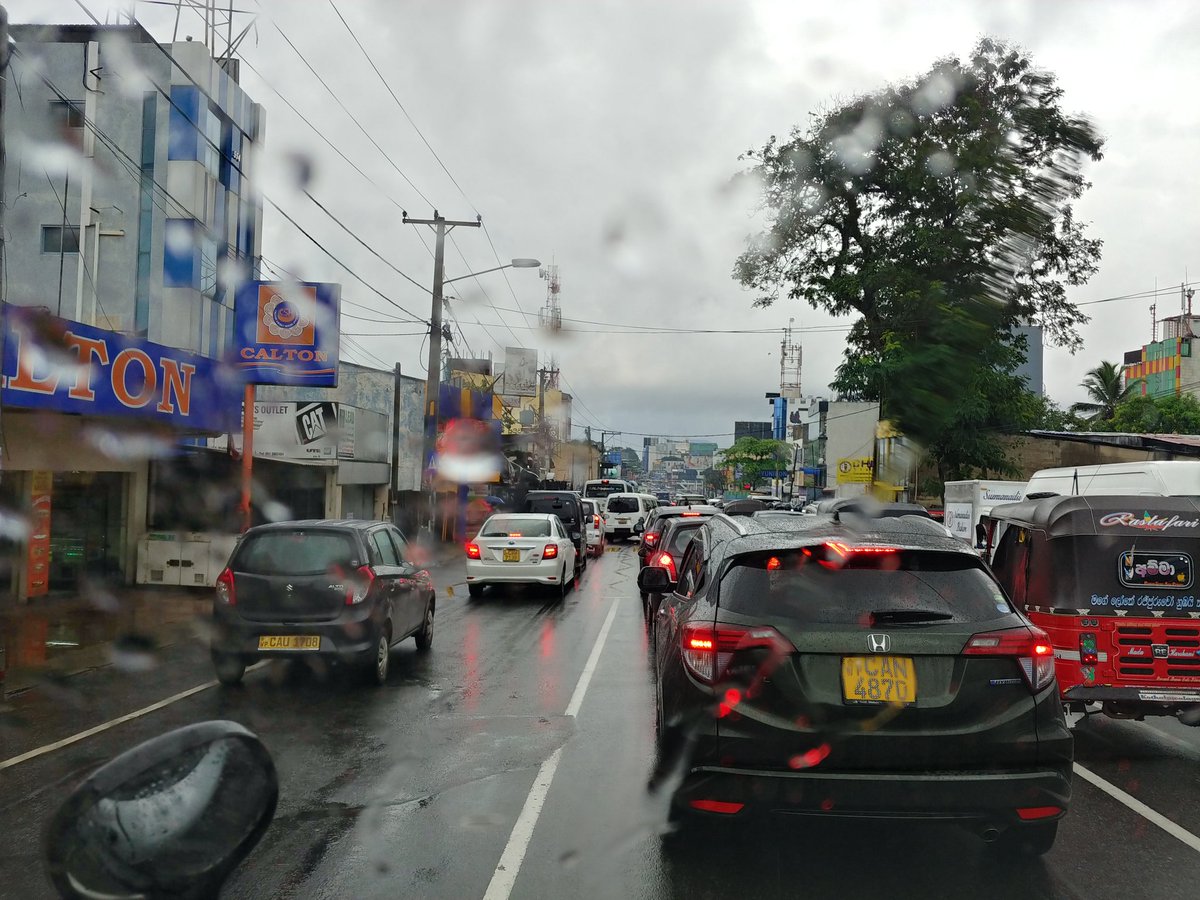imacccc's tweet photo. #HighTraffic #HighLevelRoad #Nugegoda 😑😑😑 https://t.co/eOUVyCHpRR