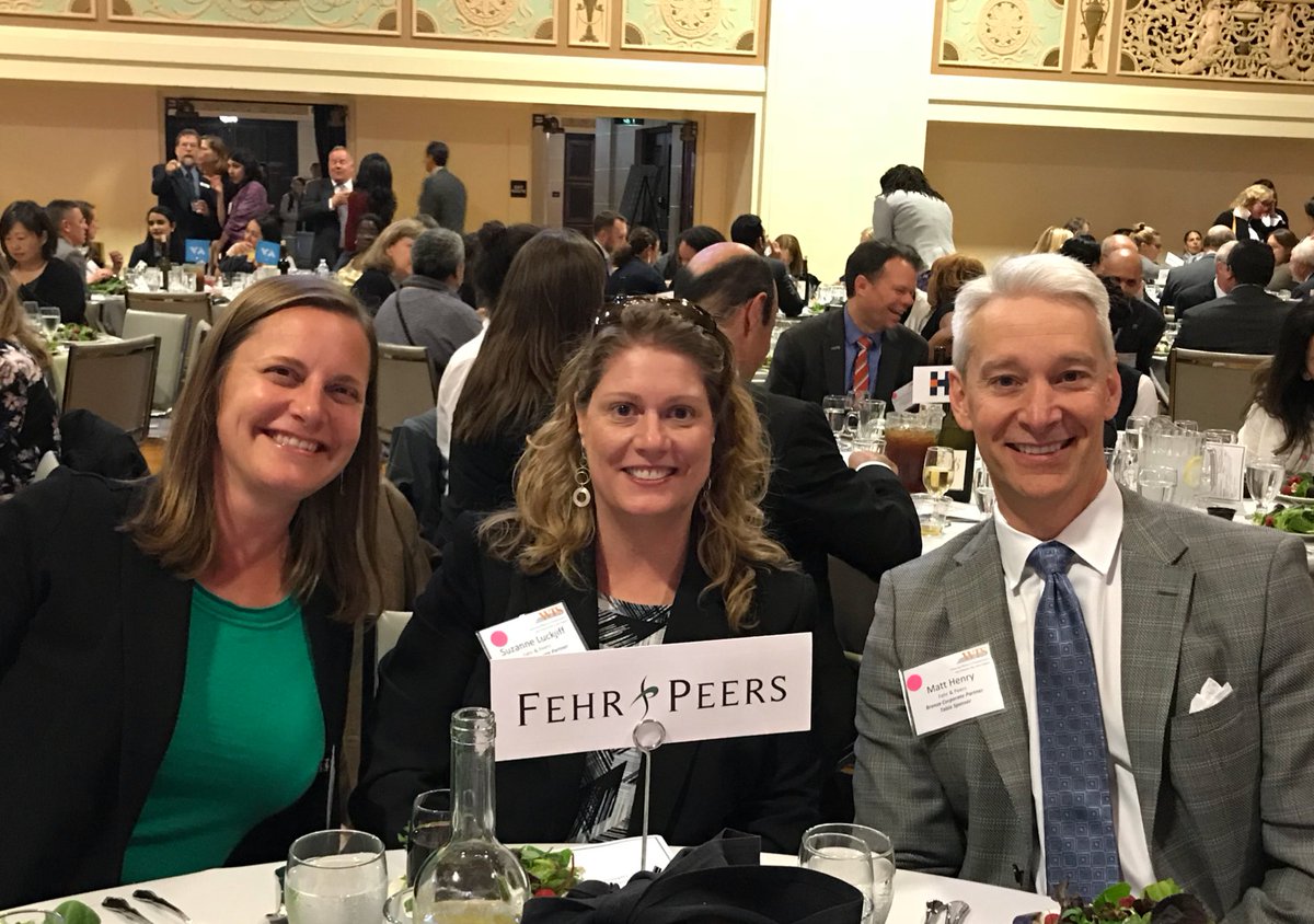 WTS_SF's tweet photo. Scholarship and Awards Banquet showcasing successful career women...and Anderson Cooper. https://t.co/uJBk0w6PJh
