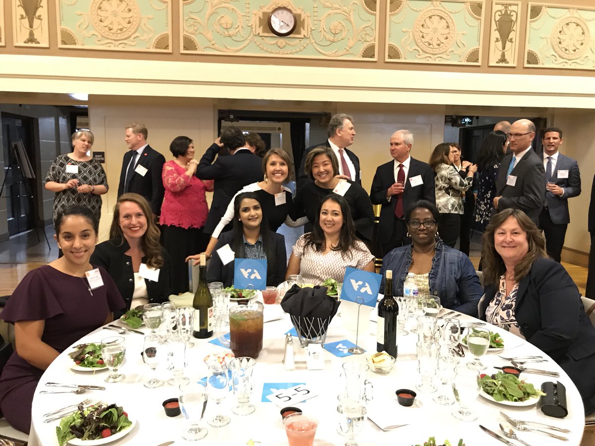 WTS_SF's tweet photo. Scholarship and Awards Banquet showcasing successful career women...and Anderson Cooper. https://t.co/uJBk0w6PJh
