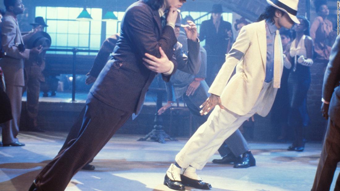 cnni's tweet photo. "You can bend a maximum of 25 or 30 degrees forward before you fall on your face." 

Here's how Michael Jackson's tilt defied gravity: https://t.co/uwAHQV2tBs https://t.co/exXhQwLfeh
