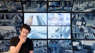 Ian Berry: Huddersfield artist creates works in denim theukbulletin.com/2018/05/23/ian…