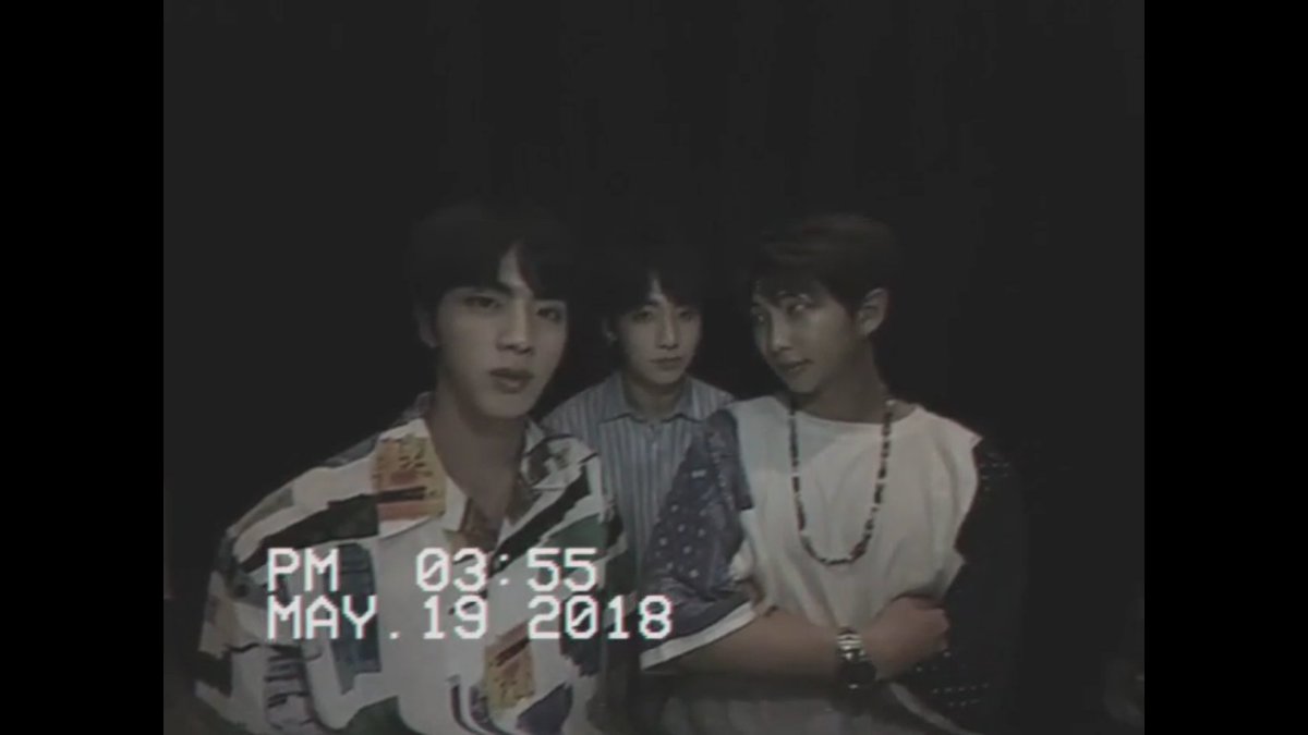 veach_twt's tweet photo. (fancafe)
army room i
bts video greeting preview https://t.co/hbcGcB8sqh