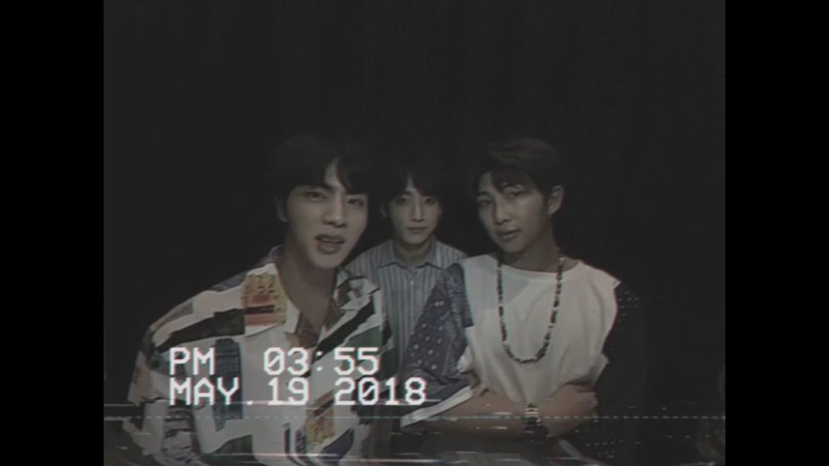 veach_twt's tweet photo. (fancafe)
army room i
bts video greeting preview https://t.co/hbcGcB8sqh