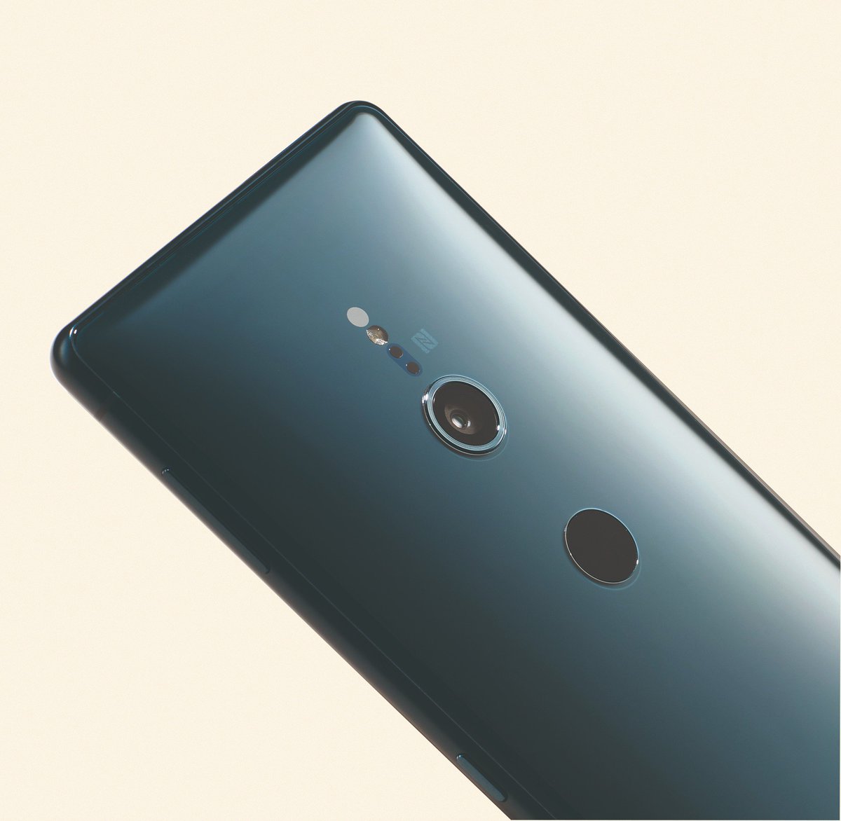 Techlifer's tweet image. The iMac Pro... It might be expensive, but that price tag comes with some whopping great power and customisation options. We test Apple&apos;s latest powerhouse and Sony&apos;s best flagship phone, Xperia XZ 2, this month!