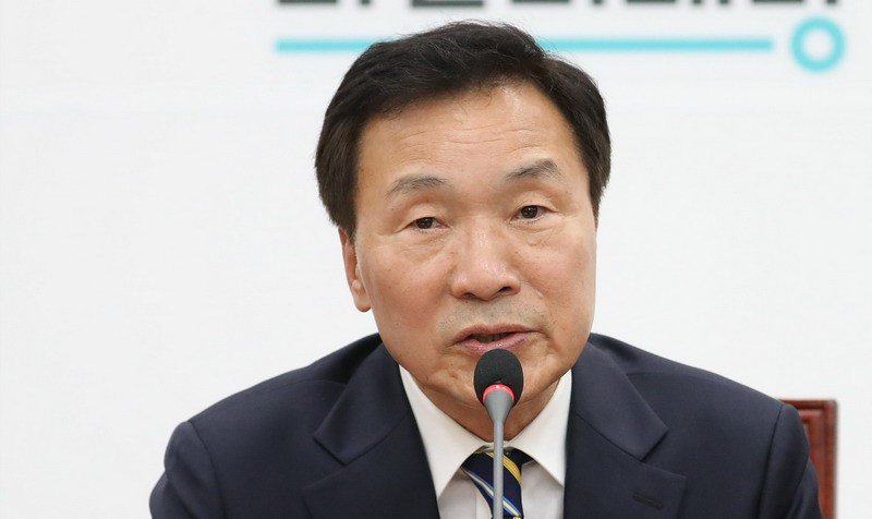 손학규, 전략공천 일축 “추대해도 송파을 출마 안 할 것…박종진 후보 격려해” sisanet.kr/archives/7482