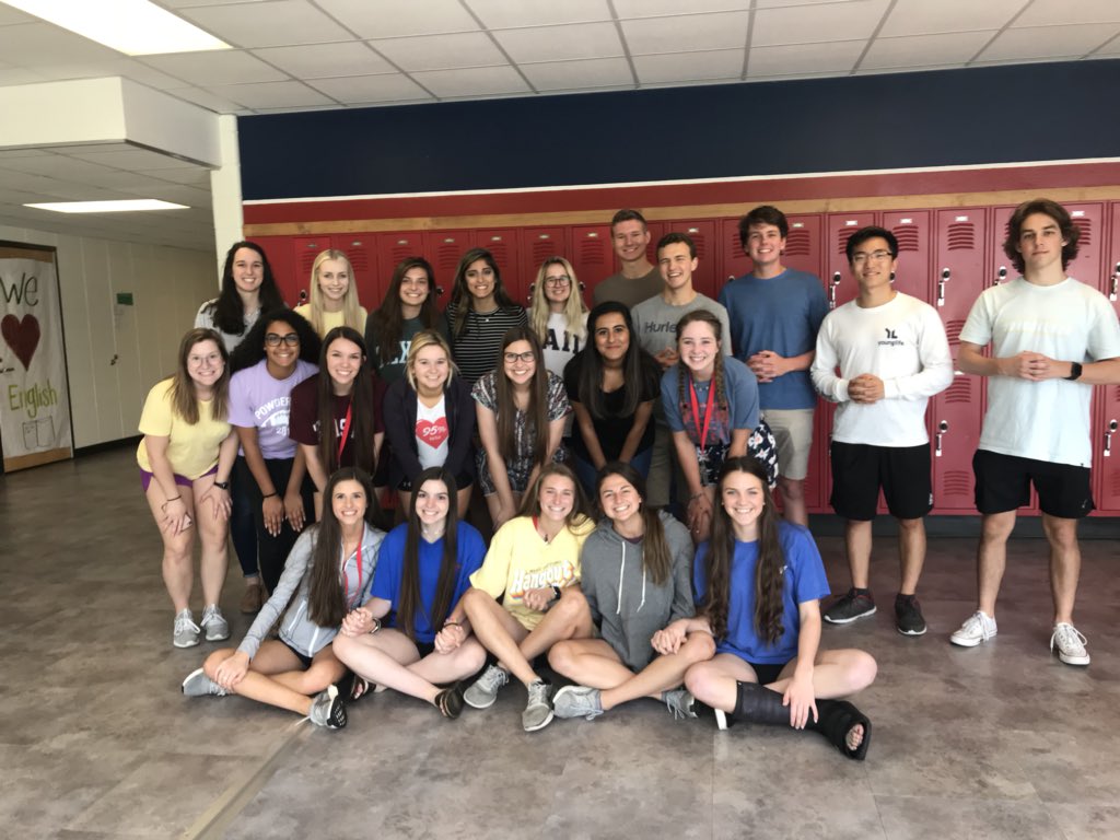 One final group pic with the 2017-2018 leadership class:-)💙 #hadtodoittoem