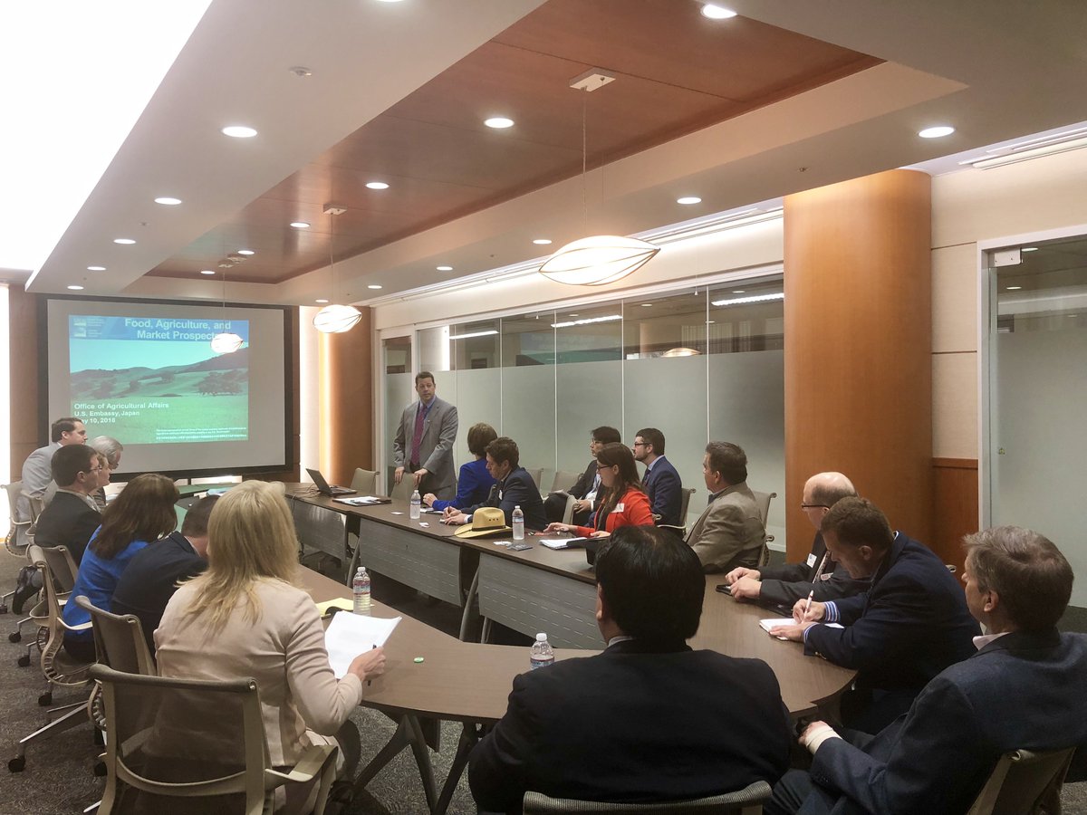 USDAJapan's tweet image. 今月初め、#テキサス州 のビーフ生産者の代表団を大使館にお迎えしました。米国産ビーフの日本における市場機会についてお話をしました。@usmeat_jp　 @MNBeefCouncil @BeefColorado @MyBeefCheckoff