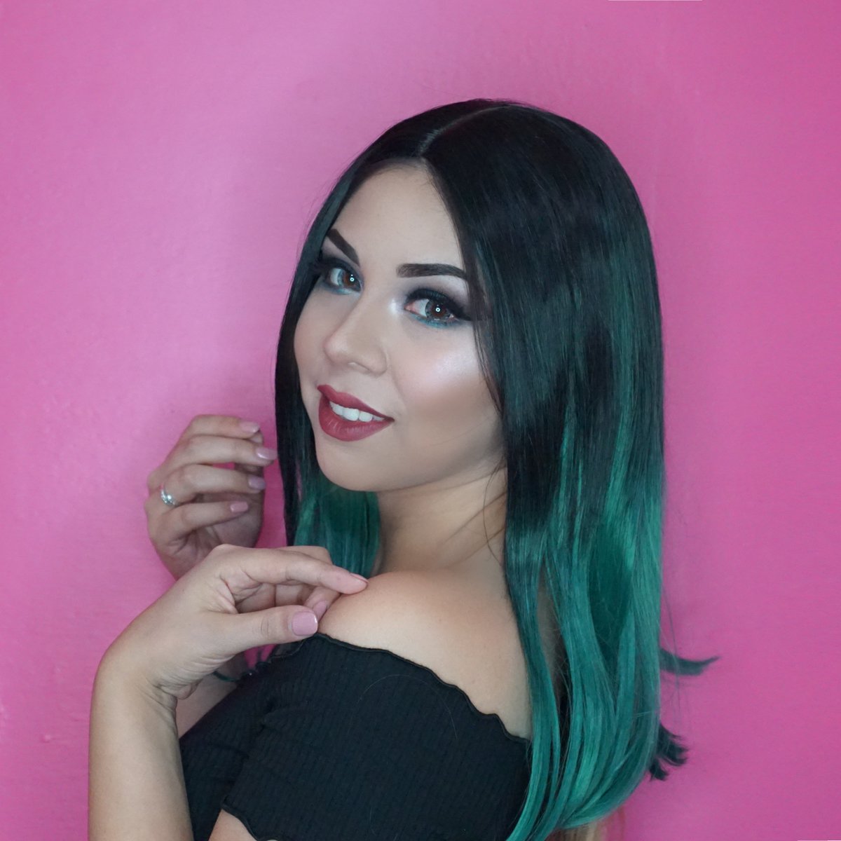 Smokey Eyes Look 💚
Cosméticos utilizados
@NyxCosmetics Jumbo Pencil Black Bean, Ultimate Palette Smokey &amp; Highlight, Prismatic Shadow Mermaid y Slip Tease Bang bang
<a href="/tartecosmetics/">tarte cosmetics</a> Be a Mermaid &amp; Make Waves Eyeshadow Palette
<a href="/lentesonline/">LentesOnline</a> Lentes de contacto Super Crystal Grey