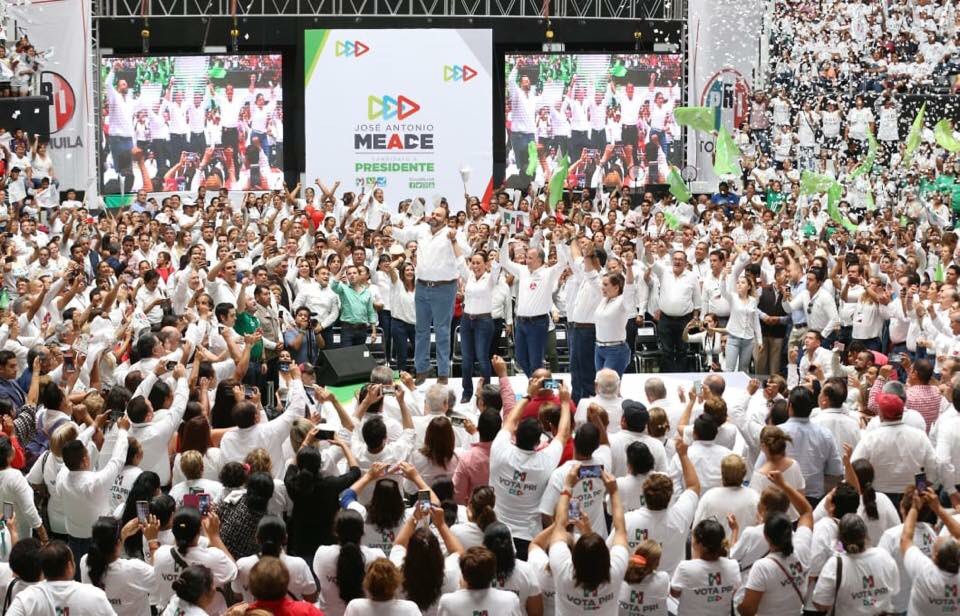 Veronica_mtz's tweet photo. Gracias @JoseAMeadeK por tu respaldo a nuestros proyectos. 

Siempre serás bienvenido a Coahuila. En ti tenemos al mejor candidato y a un gran amigo. 

¡Vamos a ganar! 

#AvanzarContigo https://t.co/2mldnHqrSa