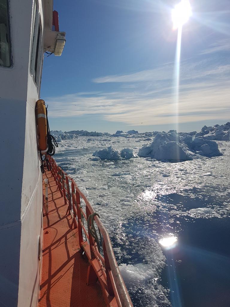The end of a remarkable first day of #IlulissatPlus10 Visit of Ilimanaq - experiencing the ice up close, good talks and a tasty dinner.
Qujanaq / Thank you to all of the participants - We look forward to tommorows meeting and commemoration #Arctic #glpol