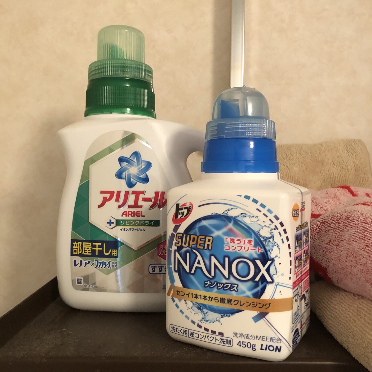 猪原賽 去年の白シャツ出したら案の定襟が黄ばんでて ふと二宮くんのcm思い出して スーパーナノックス 買って洗濯したんですよ まさかの12時間つけおきにはびっくりしたけどホントに白くなった ありがとうニノ ありがとうナノ 2 3枚目ビフォー