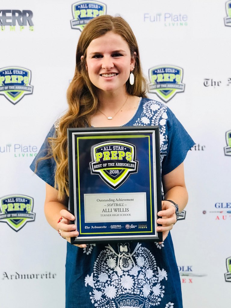 AMNTX18u's tweet photo. Congratulations to Turner HS Lady Falcons 2018 @nwosu_softball commit Alli Willis @willisalli Outstanding Achievement Award & making All Ardmoiete Team #ExpressDNA #AFExpressSoftball https://t.co/euZUGyag7Y