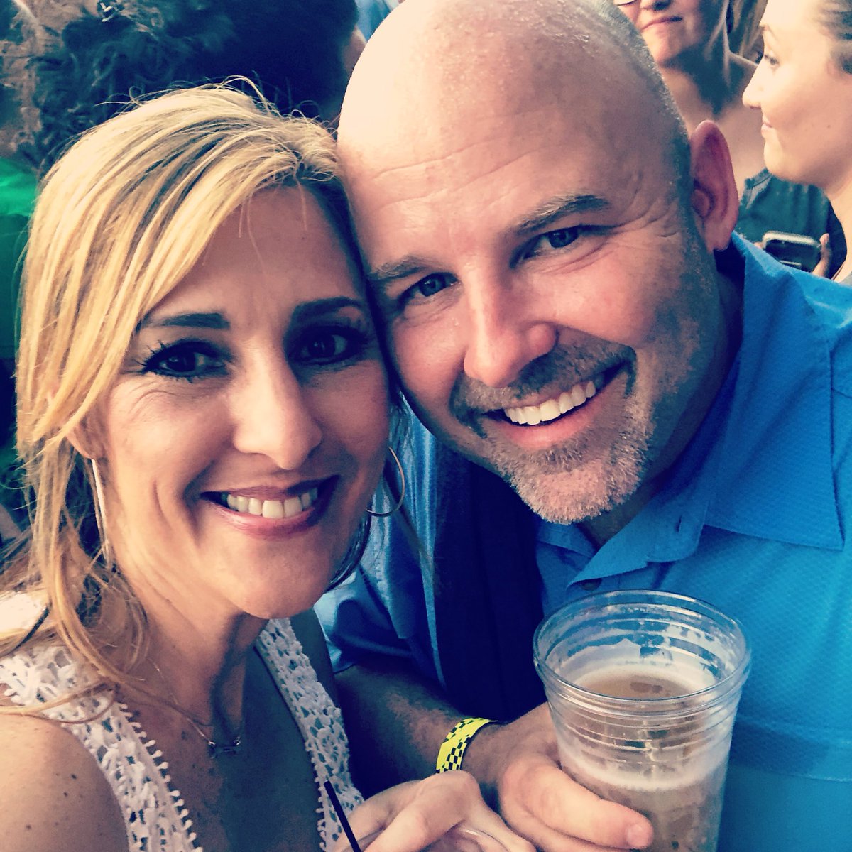 brandi513's tweet photo. DMB with my baby!! PERFECT night!! @RonaldBradshaw https://t.co/ZudORLcpCY