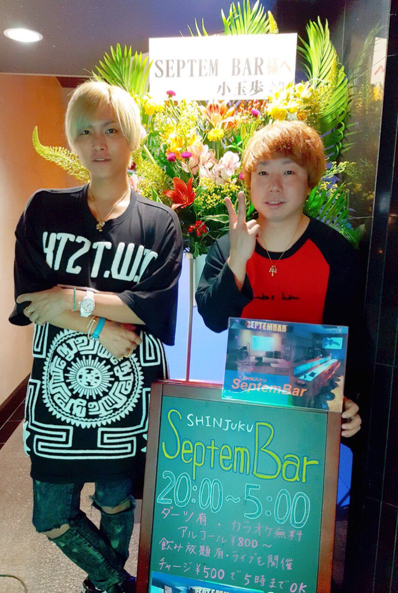 ayumu_fmc's tweet photo. 僕がバンドをやっていた時のヴォーカルが歌舞伎町に2店舗目のバーをオープンしました！近隣に立ち寄る機会があったら遊びに行って下さい👍 https://t.co/mdTFIkWNKU