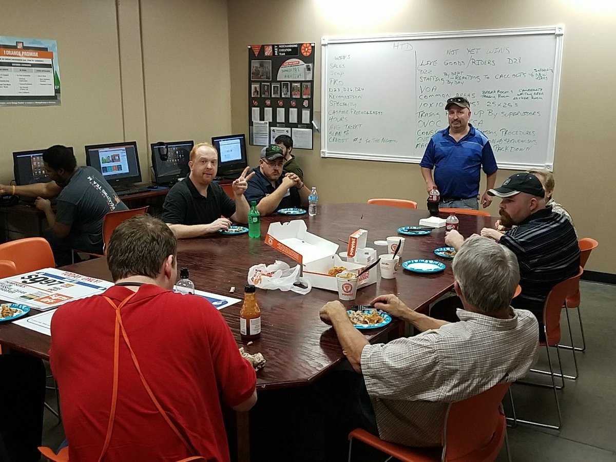 Jonathandepot's tweet photo. A spicy night at The Fort for the Freight Team with Popeyes chicken. 1404PROUD #RTP828 https://t.co/fJ9pPW1pzU