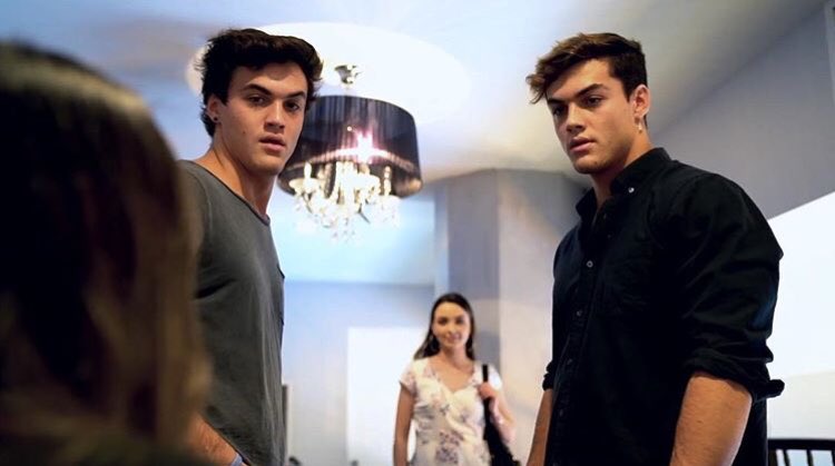 helenerene24's tweet photo. Actually in love with the fact that a little #DolanMerrellCollab #dorrellcollab has been made in the Dolan twins new video!🤩♥️ We want more please? @VanessaMerrell @veronicamerrell @MerrellTwins @GraysonDolan @EthanDolan https://t.co/AePJ6XzJsG