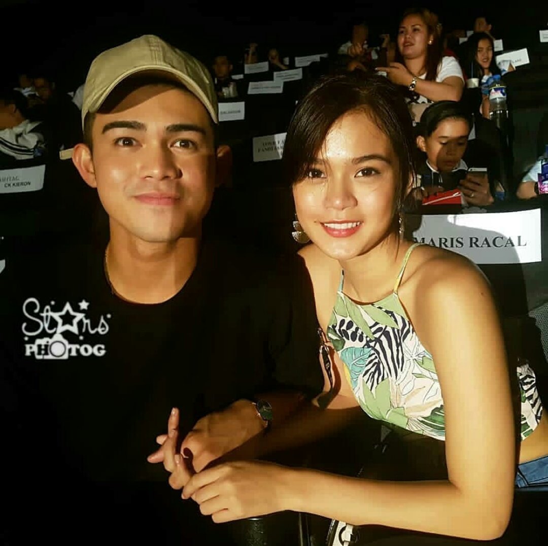 Ayon magkatabi na nga, magka holding hands pa😭💙 YUNG ASUL KONG PUSO PAKIPULOT HUHU