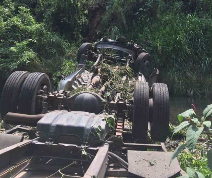 Veracruz: VUELA camionete a barranco en Coatepec, hay 4 herídos. Noticias en tiempo real