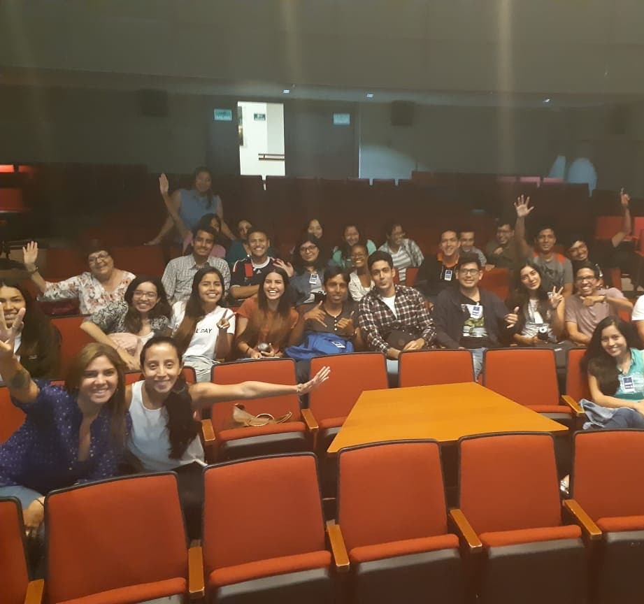 mingasporelmar's tweet photo. Por el Día Mundial de la Diversidad Biologica compartimos con alumnos de biología de la Universidad de Guayaquil. Hicimos un cine foro proyectando @despertarazul.documental junto a @sealifediving Muchas gracias por la invitación @Ambiente_Ec
#mingasporelmar #despertarazul https://t.co/tl99SHNmf3