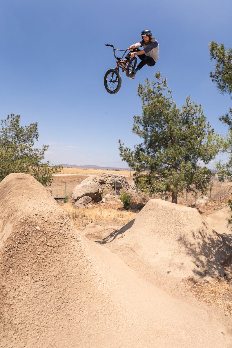 Matt_Cordova's tweet photo. Getting to spin some laps at #fodtrails never gets old. 📷: @joeycordova #fastandloosebmx #healthade #verdebmx  #demolitionparts https://t.co/12EJlDN8tC