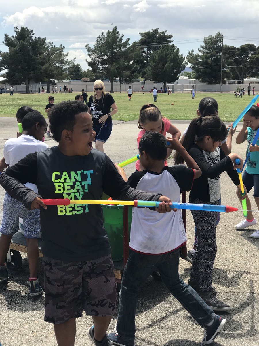 LenetteReece's tweet photo. What do you do when a 3rd grade classroom graduates everyone from power? Let them power wash the admin!!! #Rundlerising #PZ7rocks #ccsdachieves #changingtheworld https://t.co/XdwrSoFcj6