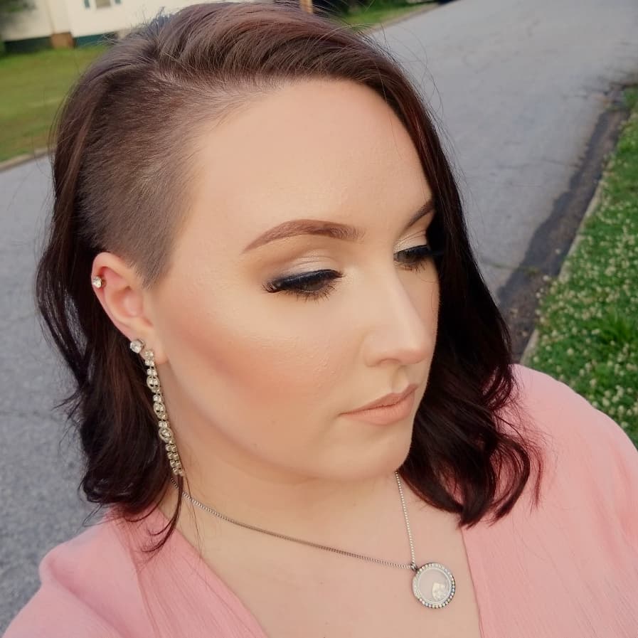 jonnie_ritchey's tweet photo. New hair! Inspired by @glamandgore Not gonna lie,it kinda freaked me out at first lol. #brows #makeup #mua #mac #esteelauder #foundation #contour #katvond #lancome #velvetlipcream #nyx #shaved #halfshavedhead #jaclynhillpalette @MorpheBrushes #lashes #highlight @artistcouture https://t.co/ZvrcX0uefS
