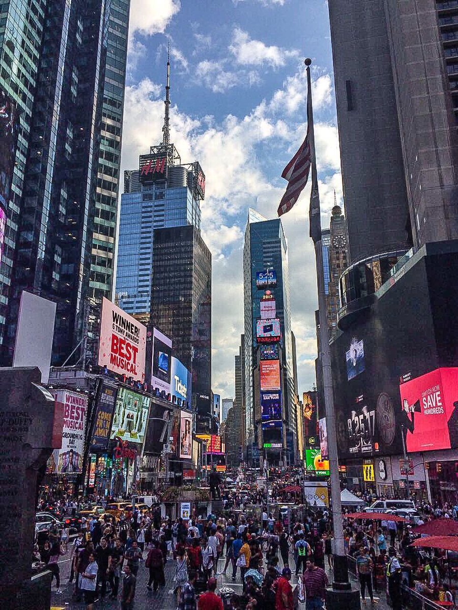 Arrived at New York! We are going to the <a href="/AP/">The Associated Press</a> as well. As a young journalist I find so many role models here! Had not expected that the approaches to Fake News are so differently #JED18