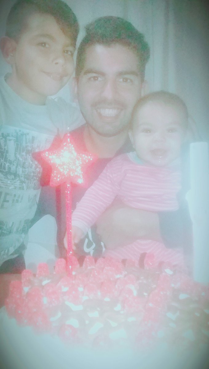 LerzoLucia's tweet photo. #ArquerosEnTyc  Festejando el cumple de mi marido y como siempre ustedes en la pantalla!
Todos Jets 😎 https://t.co/XhFaUnJOlh