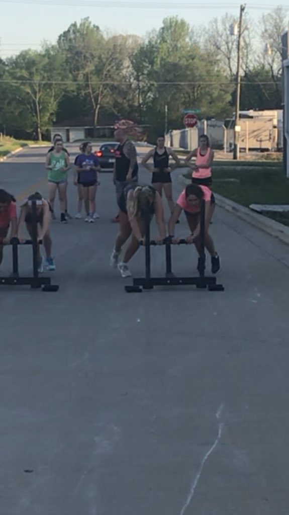 LRVBall's tweet photo. 7 wks w/Zane, average 18 girls every workout, 14 girls tested last night, added 21” on vertical(improved 1”-3”) , added 24” on approach vertical(improved 1”-5”) and shaved off 10.91 secs on shuttle run. THANKS ZANE!! #progressthroughaprocess #apetraining #ZANETRAINED #2018LRVB https://t.co/umaFb1Xlbl