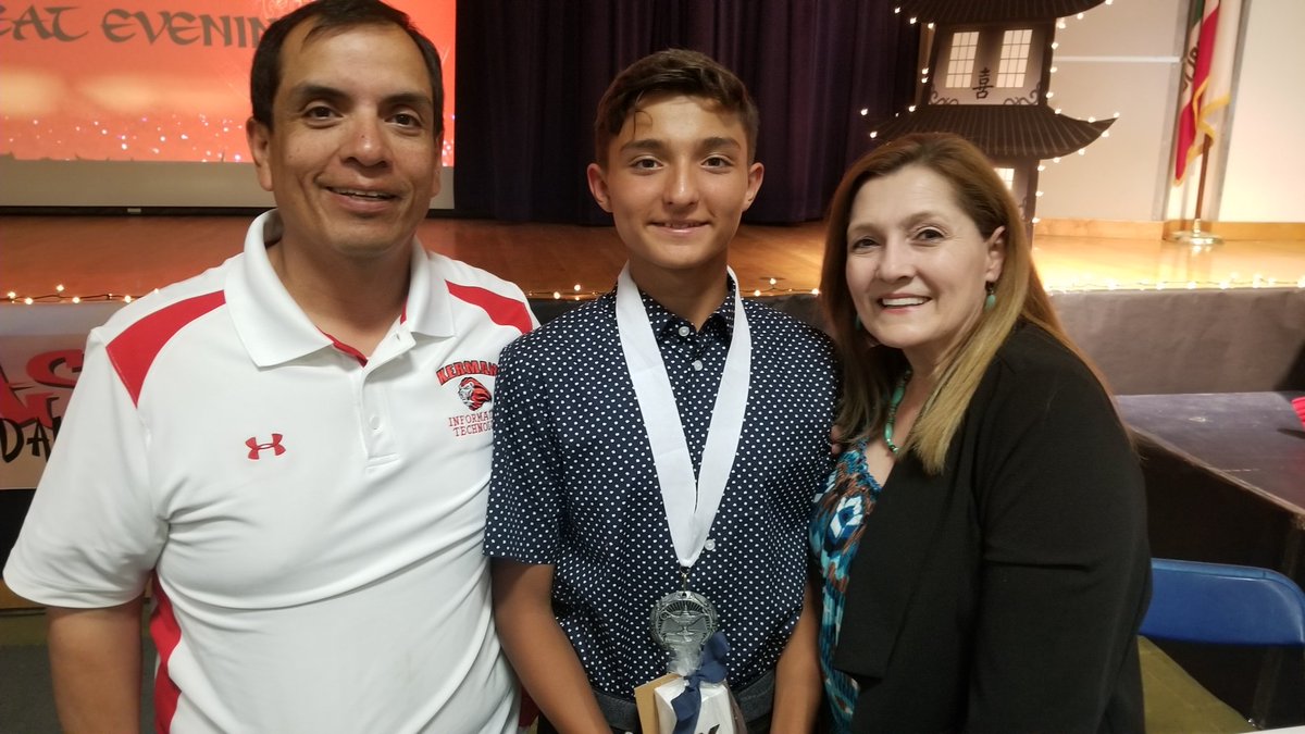 PrincipalRec's tweet photo. Such a great week, celebrating student achievement. Tonight we recognized Principal's Medallion at Reyburn. What a special group of students! We had 89 students achieve this goal, the most ever by any class! #wolfpack #proud #focusedkids #futurelooksbright https://t.co/0up43xhRFF