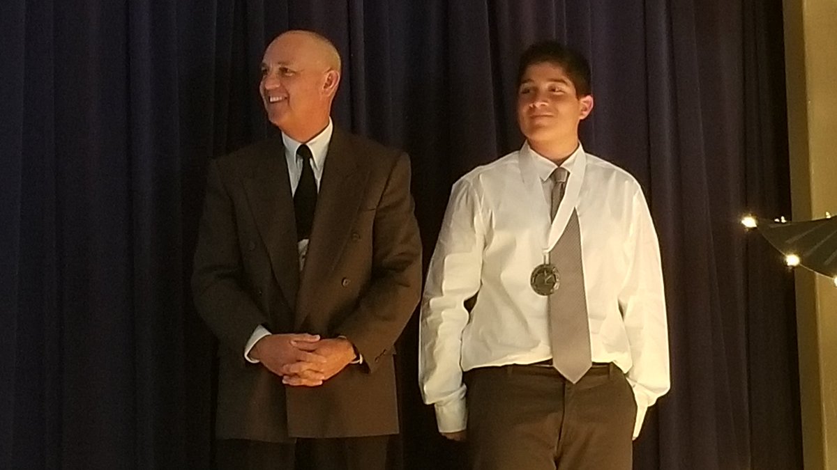 PrincipalRec's tweet photo. Such a great week, celebrating student achievement. Tonight we recognized Principal's Medallion at Reyburn. What a special group of students! We had 89 students achieve this goal, the most ever by any class! #wolfpack #proud #focusedkids #futurelooksbright https://t.co/0up43xhRFF