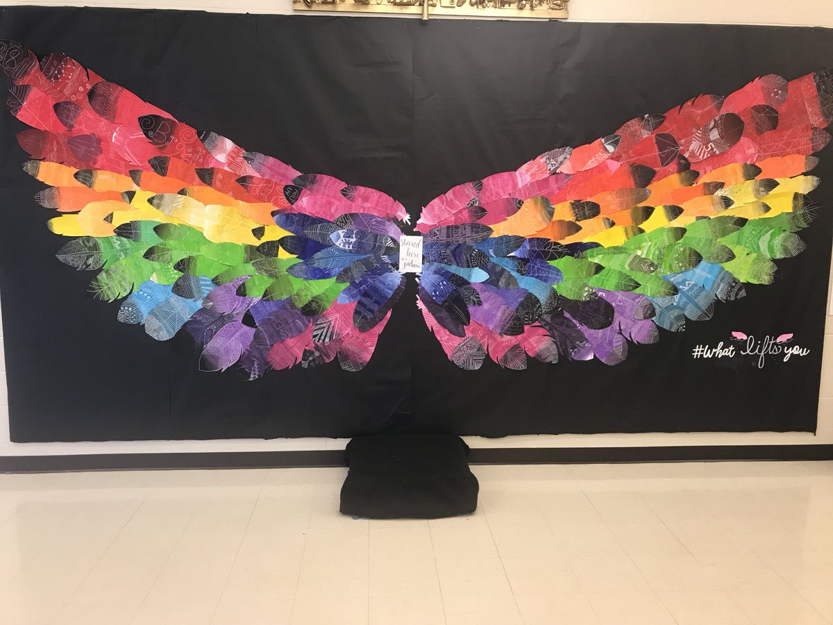 5th grade created a “Kelsey montague” inspired street art eagle wings! Each 5th grader painted a tint and shade gradient feather and then drew zen doodles on their feather with a white prismas color  pencil!
#whatliftsyou
#kelseymontague
#5thgradefarewell