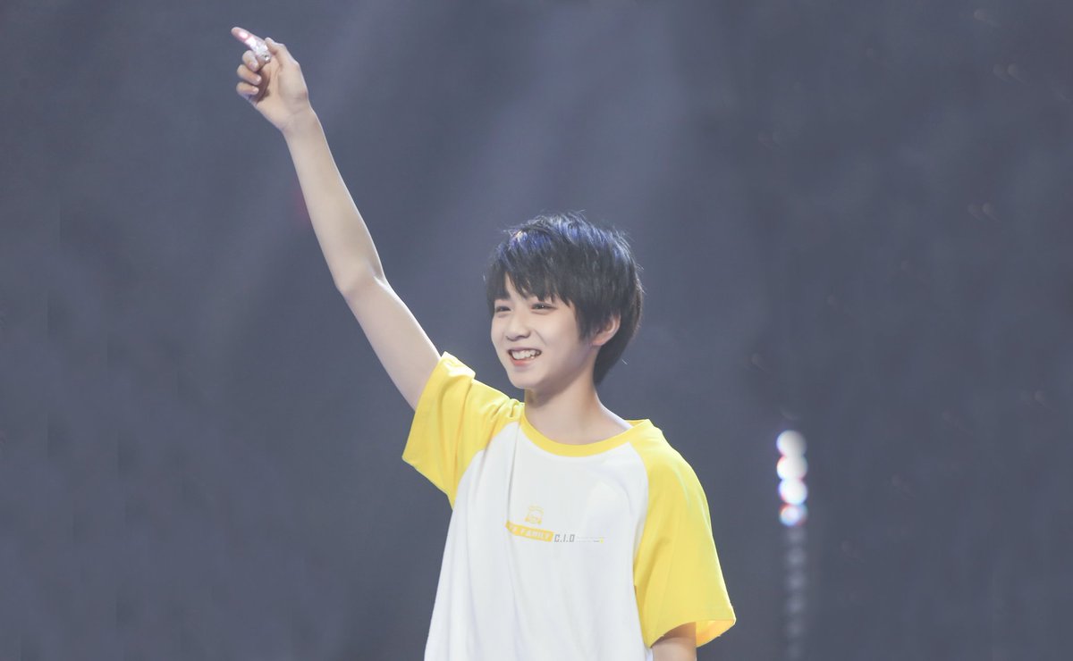 Checkitout0923's tweet photo. #TF家族 #刘耀文 #liuyaowen #YaoWen #TFfamily
【180429  重庆五练之小小星球】 https://t.co/vgELjQWW6F