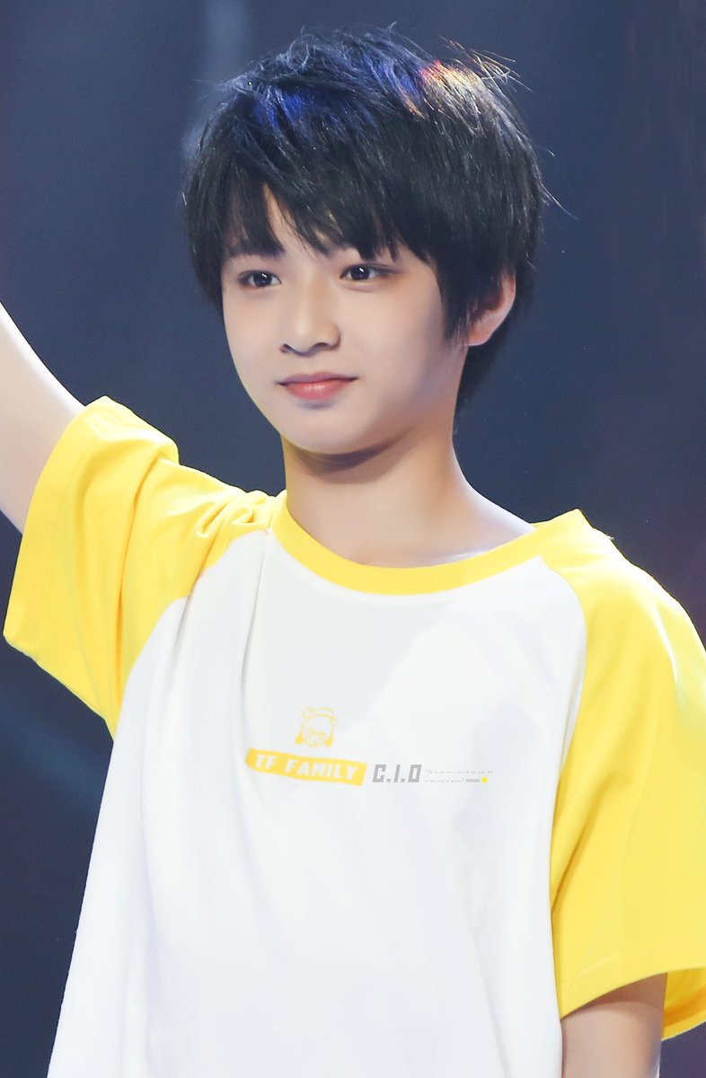Checkitout0923's tweet photo. #TF家族 #刘耀文 #liuyaowen #YaoWen #TFfamily
【180429  重庆五练之小小星球】
@TFFamily_PR https://t.co/ffvp8L6a7a
